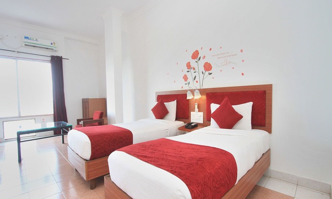 Hampankatta Hotel | OYO 10632 Hotel Brigade Royal