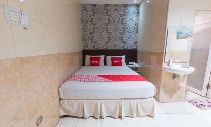 Makassar Hotel | OYO 1702 Harmoni Inn Makassar