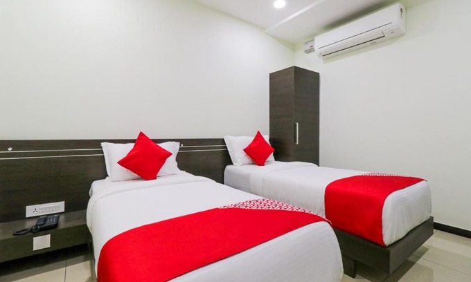 Rajahmundry Hotel | OYO 30260 Jupudy Residency