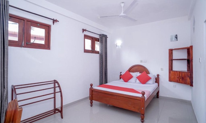 Patuwatha Hotel | OYO 567 The White Villa