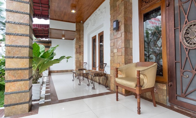 Medan House | OYO 619 Naufal Guest House Syariah