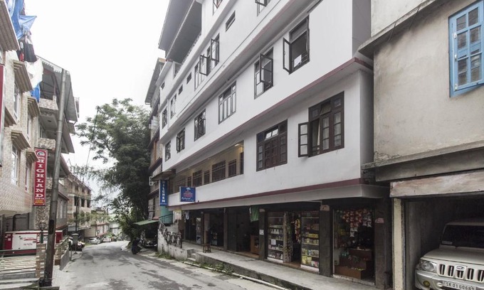 Sungava Hotel | OYO 6890 Dilchen Residency