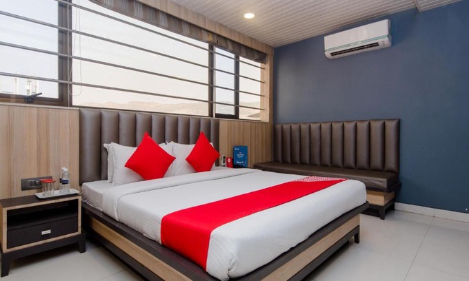 Nerul Hotel | OYO 8069 Hotel Pratiksha Residency