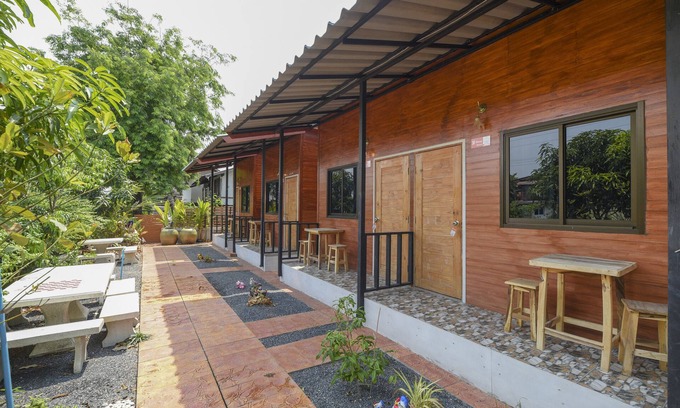 Lat Krabang Hotel | OYO 808 Kawin Home