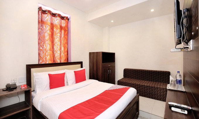 Sector 45 Hotel | OYO 8664 Hotel 1st Choice
