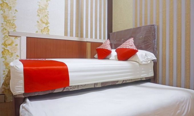 Jeneponto Hotel | OYO 91433 Hotel Sari Jeneponto