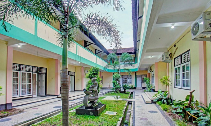 Mataram Hotel | OYO 92001 Unram Guest House