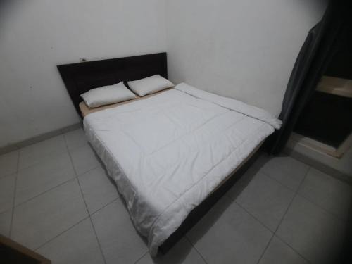 West Cirebon Hotel | OYO 93870 Damai Guest House Cirebon