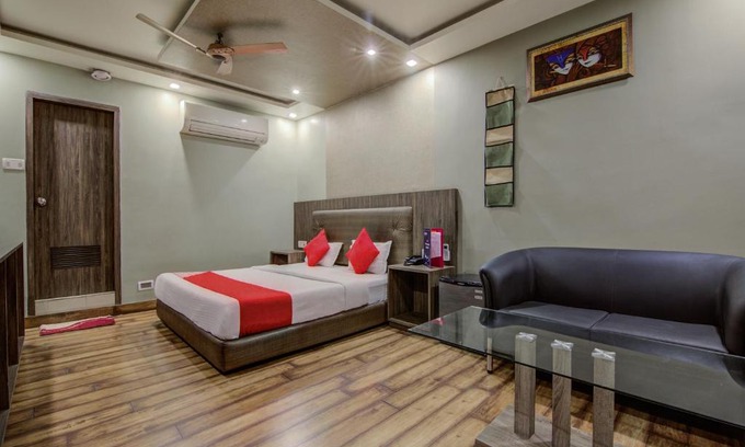 Sakchi Hotel | OYO Flagship Crystal Studio(A unit of Crystal Group of Hotels)