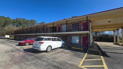 Prentiss Hotel | OYO Jeffersonian Motor Inn