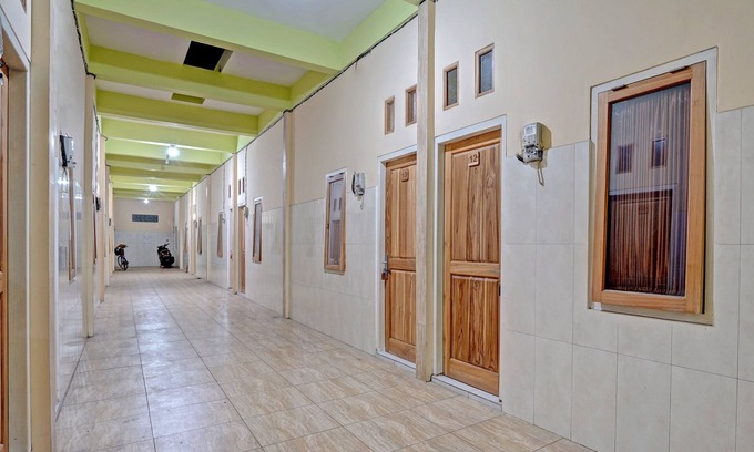 Sidoarjo Hotel | OYO Life 91884 Kost Kusuma Dewi Syariah