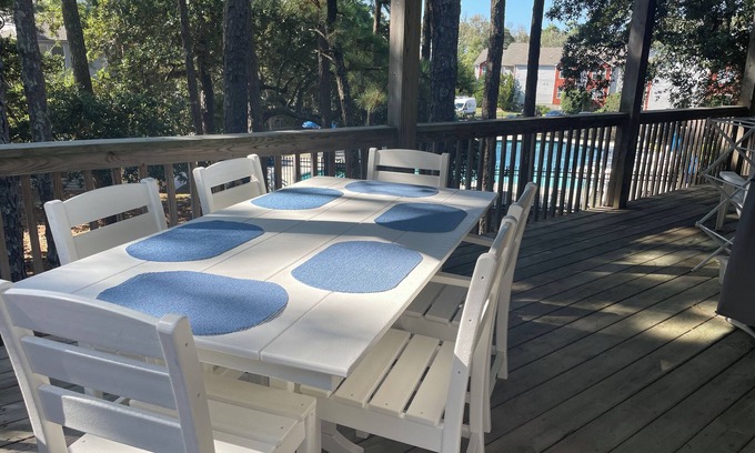 Colington Condo | Oyster Pointe Soundside Large Deck Overlooks Pool