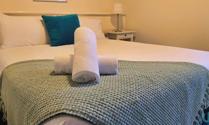 Cams Wharf Villa | Oystercatcher at Raffertys Resort- family villa