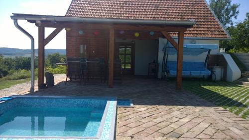 Pecsely Apartment | Pécsely apartman