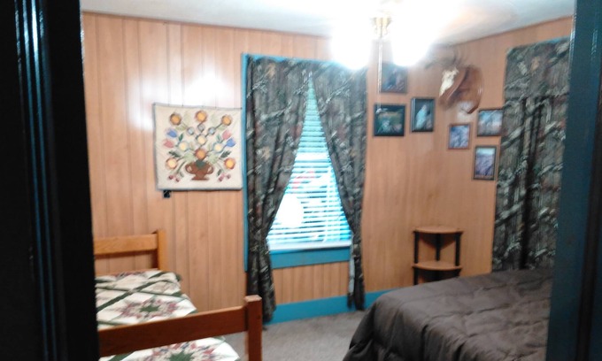 Zavalla Cabin | Pa Pa's Cabin at Monterrey Park and Boat Launch area, Lake Sam rayburn