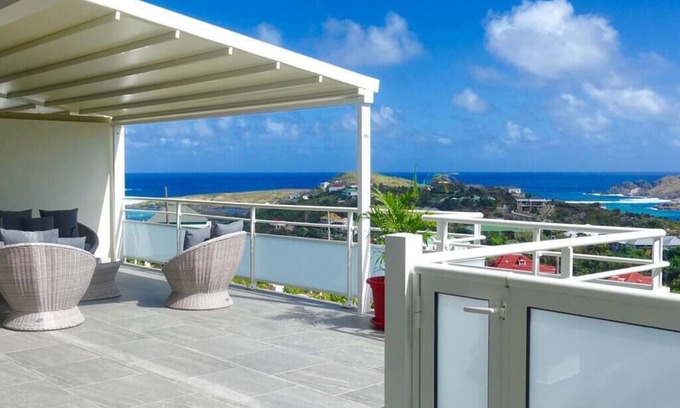 Vitet Apartment | Pacha Apt with Terrace and Panoramic Views!