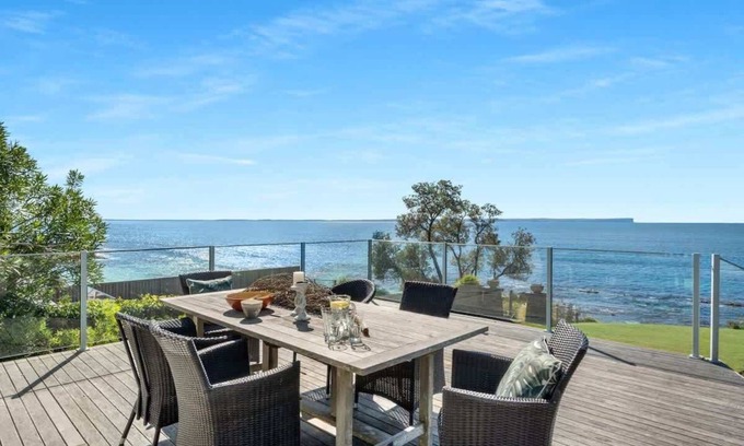Hyams Beach House | Pacific Lodge - direct access to Hyams Beach