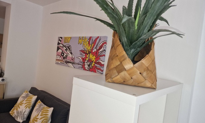 Carretera de Cadiz Apartment | Pacifico 18, Elegante Estudio a Escasos Metros de la Playa y Piscina