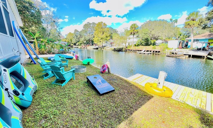 Weeki Wachee Gardens House | Paddle Paradise: 3/2 bath house with Jacuzzi, Kayaks, Paddleboards & Game Room