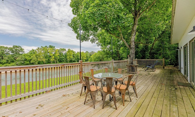 Noel Cabin | Paddlers' Pass at Mimosa Riverside Ranch