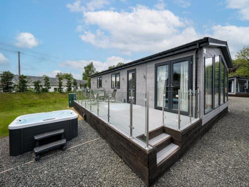 Perth House | Paddock Lodges Deluxe 3 Bed Chalet