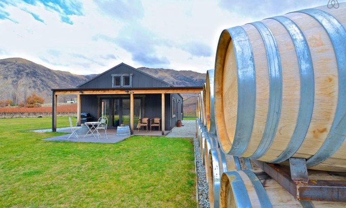 Gibbston House | Pagan Vines Vineyard Accommodation