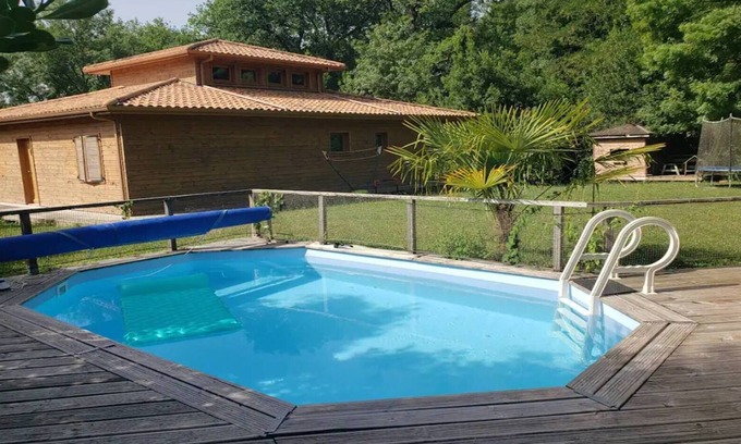 Bouliac Ski Chalet | Pagode Avec vue Imprenable aux Portes de Bordeaux