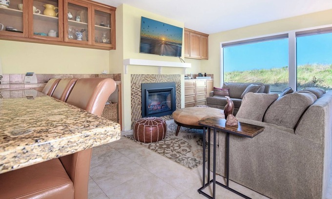 Pajaro Dunes Condo | Pajaro Dunes Resort: Ocean Front 2 Bed/2 Bath New On Rental Program!