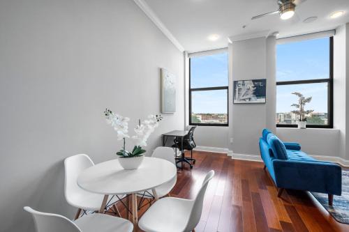 Olde Kensington Apartment | Palatial 1br W Rooftop Pool