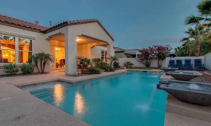 Waddell House | ⭐~PALAZZO TOSCANO~HEATED POOL/SPA~UP TO 13*IND.BEDS ~TENNIS~GOLF~BASEBALL~