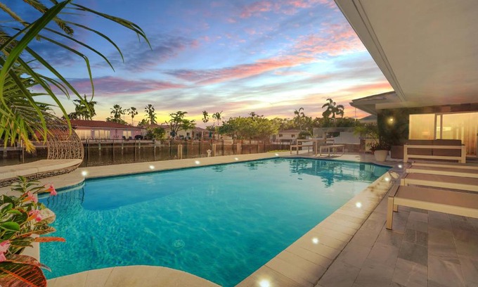 Survey Creek House | Palisades by JadoreLuxe l Oasis Pool and Waterview