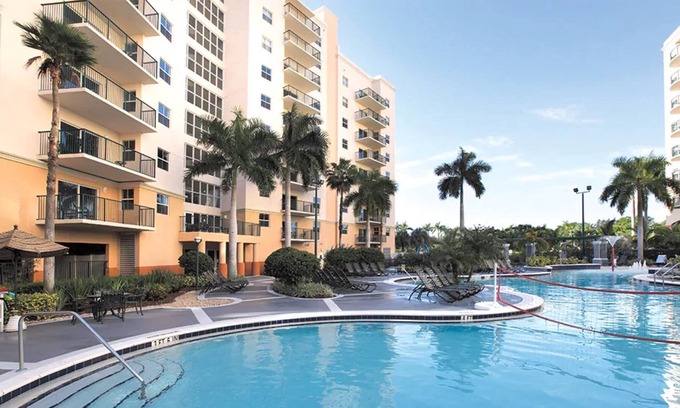 Survey Creek Condo | Palm Aire Resort 1BR