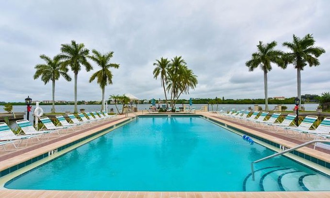 Siesta Key Apartment | Palm Bay Club Resort Community