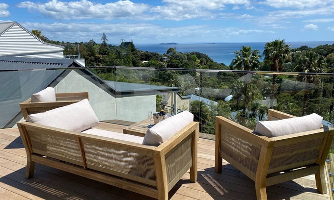 Waiheke Island Villa | Palm Beach SEA Views AND A Touch OF Luxury Awaits