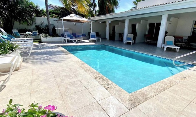 Noord Villa | Palm beach suite steps away from the beach