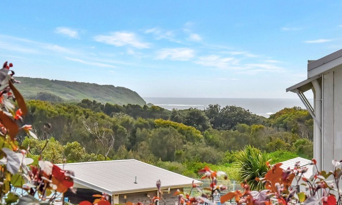 Caves Beach Villa | Palm Breeze at Caves Beach Villas sleeps 5