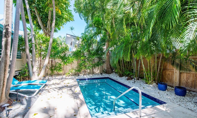 The Meadows Condo | Palm Isle: Tropical 2nd-Floor Unit, Shared Heated Pool, Near Duval St, Historic Seaport & Beaches