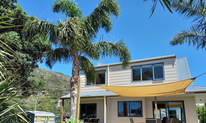 Matarangi Cottage | Palm Retreat - Matarangi Holiday Home
