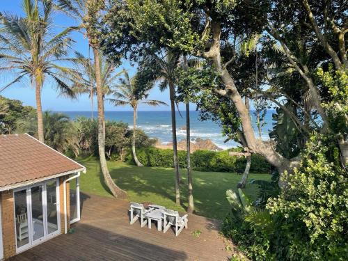 Southport House | Palm Sands Beach House - 22 sleeper