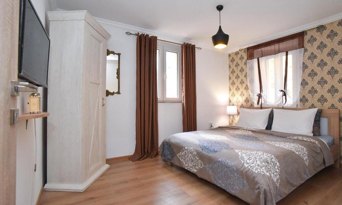 Old Town Apartment | Palm square apartment 2