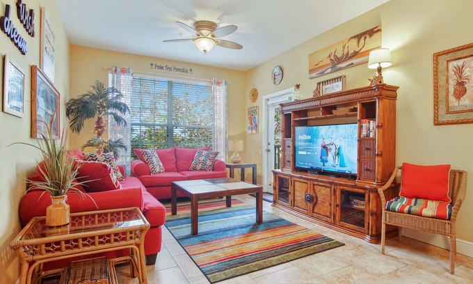 Windsor Hills Condo | Palm Tree Paradise! Bright Tropical Fun with “Frozen” Bedroom - 3 mi from WDW