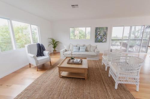 Mollymook Beach House | Palm Tree Retreat