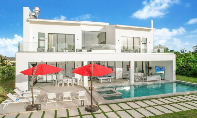 Punta Cana Villa | Palmas 16: NEW luxury villa w/pool, Jacuzzi, pool table, full staff & golf cart