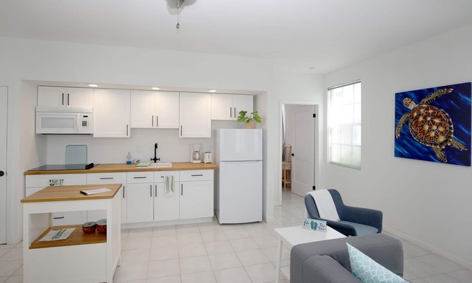 Cockburn Town House | Palmeira - Sea Turtle Suite - Quiet Retreat- Bicycles Included