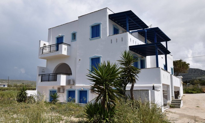 Naxos Apartment | PALMOS spacious, SELF CATERING apartment near 3 natural beaches of Naxos