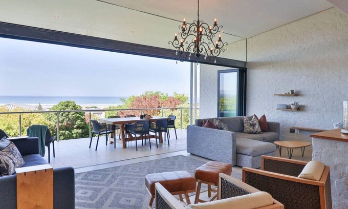 Voelklip House | Palmwag | Your private oasis | Ocean & Mountain Views