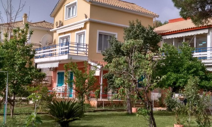 Nidri Apartment | Palmyra Beachfront Studios