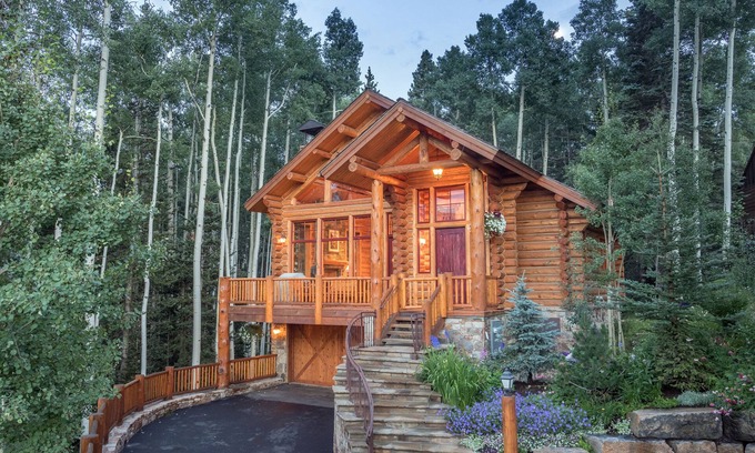 Mountain Village House | PALMYRA PINES- Ski-In/Ski-Out Luxe cabin w/Vibrant Views & Hot Tub