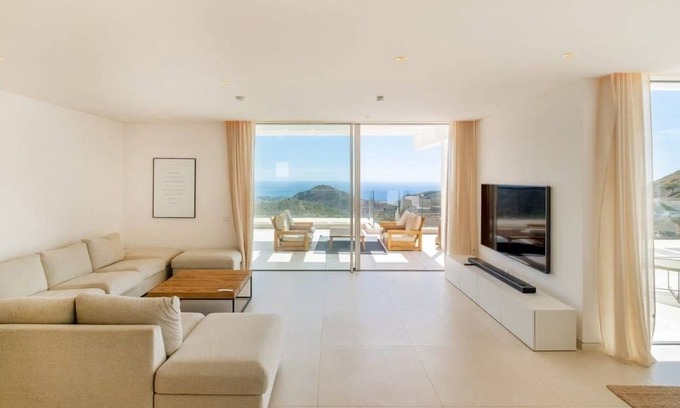 Ojen Apartment | Palo Alto 15 | Penthouse Rooftop Pool Panoramic Vistas