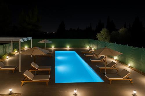 Neromilos House | Paloma Mansion- Villa with Private Pool Embraced by Nature By Villa Mana Gers